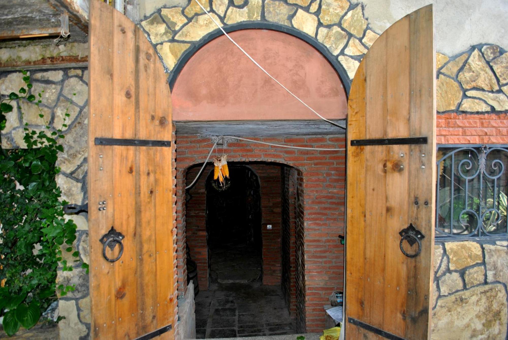 Tamar Guest House Гори Экстерьер фото